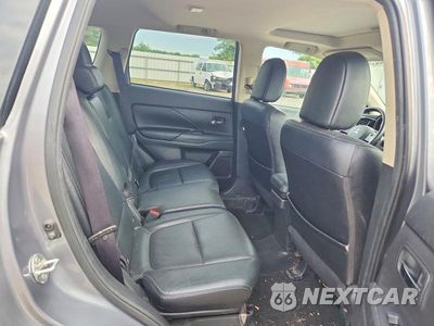 Zdjęcie 11 z 13 samochodu: 2016 MITSUBISHI OUTLANDER SE VIN:JA4AZ3A31GZ036221 - miniatura