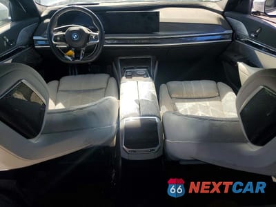 Zdjęcie 8 z 12 samochodu: 2023 BMW I7 XDRIVE60 VIN:WBY53EJ03PCM73665 - miniatura
