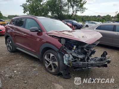 Czwarte zdjęcie samochodu z boku: 2017 HYUNDAI TUCSON LIMITED VIN:KM8J3CA28HU294079 - miniatura