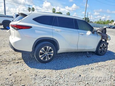Trzecie zdjęcie samochodu z tyłu: 2022 TOYOTA HIGHLANDER HYBRID XLE VIN:5TDGBRCH6NS538513 - miniatura