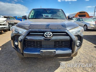 Piąte zdjęcie samochodu w środku: 2021 TOYOTA 4RUNNER SR5 VIN:JTEEU5JR9M5245470 - miniatura