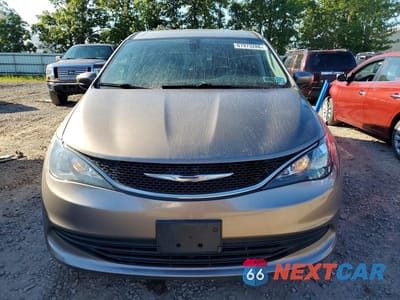Piąte zdjęcie samochodu w środku: 2017 CHRYSLER PACIFICA LX VIN:2C4RC1CG4HR628500 - miniatura