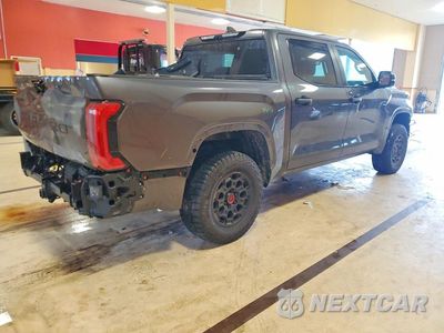 Trzecie zdjęcie samochodu z tyłu: 2024 TOYOTA TUNDRA TRD PRO HV VIN:5TFPC5DB2RX083885 - miniatura