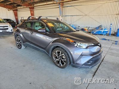 Czwarte zdjęcie samochodu z boku: 2019 TOYOTA C-HR XLE VIN:JTNKHMBX8K1026227 - miniatura