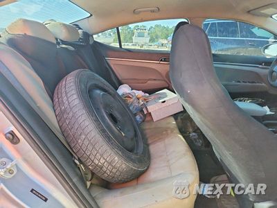 Zdjęcie 10 z 12 samochodu: 2017 HYUNDAI ELANTRA SE VIN:5NPD74LF9HH107065 - miniatura