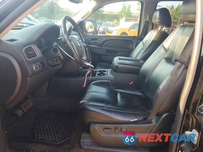 Zdjęcie 7 z 12 samochodu: 2010 CHEVROLET TAHOE C1500 LT VIN:1GNUCBE0XAR191346 - miniatura