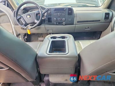 Zdjęcie 8 z 13 samochodu: 2013 CHEVROLET SILVERADO K3500 VIN:1GB4KZC89DF166199 - miniatura