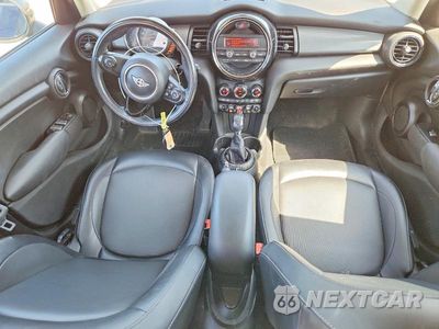Zdjęcie 8 z 13 samochodu: 2016 MINI COOPER VIN:WMWXU1C51G2E16461 - miniatura