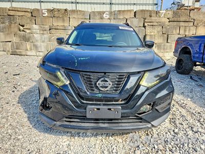 Piąte zdjęcie samochodu w środku: 2017 NISSAN ROGUE SV VIN:5N1AT2MV1HC758531 - miniatura