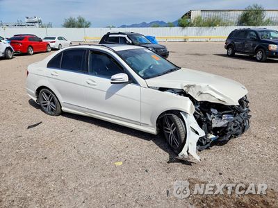 Czwarte zdjęcie samochodu z boku: 2014 MERCEDES-BENZ C 250 VIN:WDDGF4HBXER312572 - miniatura