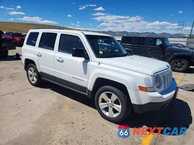 Czwarte zdjęcie samochodu z boku: 2015 JEEP PATRIOT LATITUDE VIN:1C4NJRFB3FD324559 - miniatura
