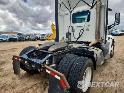 Trzecie zdjęcie samochodu z tyłu: 2019 PETERBILT 579 SEMI TRUCK VIN:1XPBA48X1KD478548 - miniatura