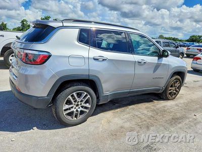Trzecie zdjęcie samochodu z tyłu: 2020 JEEP COMPASS LATITUDE VIN:3C4NJDBB6LT174686 - miniatura