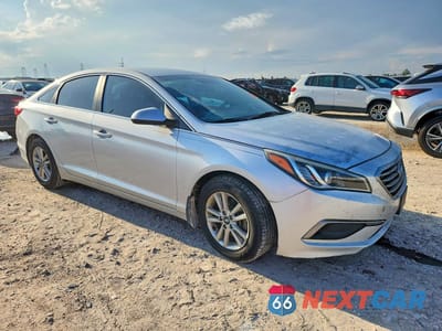 Czwarte zdjęcie samochodu z boku: 2016 HYUNDAI SONATA SE VIN:5NPE24AF3GH395671 - miniatura