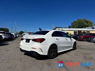 Czwarte zdjęcie samochodu z boku: 2021 MERCEDES-BENZ A 35 AMG VIN:W1K3G5BB7MJ265220 - miniatura