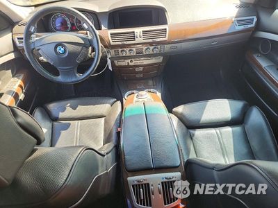 Zdjęcie 8 z 12 samochodu: 2007 BMW 750 VIN:WBAHN83557DT75764 - miniatura