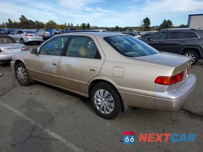 Drugie zdjęcie samochodu z przodu: 2001 TOYOTA CAMRY LE VIN:JT2BG22K010570508 - miniatura