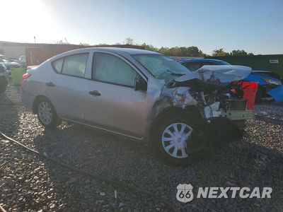 Czwarte zdjęcie samochodu z boku: 2019 NISSAN VERSA S PLUS VIN:3N1CN7AP8KL820273 - miniatura