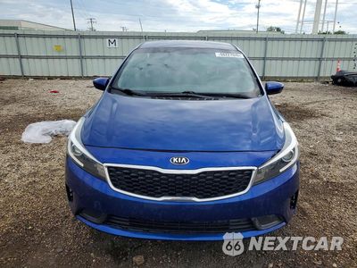 Piąte zdjęcie samochodu w środku: 2018 KIA FORTE LX VIN:3KPFK4A71JE176197 - miniatura