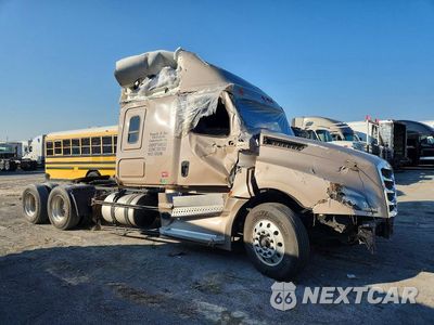 Czwarte zdjęcie samochodu z boku: 2018 FREIGHTLINER CASCADIA 126 SEMI TRUCK VIN:3AKJHHDRXJSGC5862 - miniatura