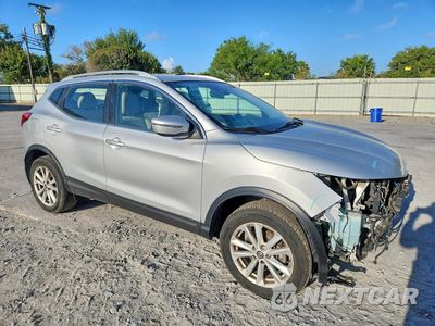 Czwarte zdjęcie samochodu z boku: 2019 NISSAN ROGUE SPORT SV VIN:JN1BJ1CP7KW242159 - miniatura