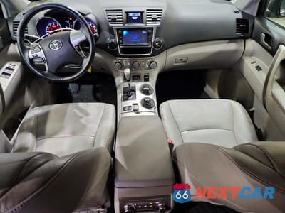 Zdjęcie 8 z 13 samochodu: 2013 TOYOTA HIGHLANDER SE VIN:5TDBK3EH3DS267882 - miniatura