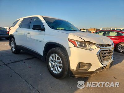 Czwarte zdjęcie samochodu z boku: 2018 CHEVROLET TRAVERSE LS VIN:1GNERFKW3JJ267510 - miniatura