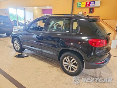 Drugie zdjęcie samochodu z przodu: 2017 VOLKSWAGEN TIGUAN S VIN:WVGAV7AXXHK019399 - miniatura