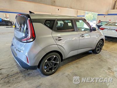 Trzecie zdjęcie samochodu z tyłu: 2024 KIA SOUL EX VIN:KNDJ33AUXR7921712 - miniatura