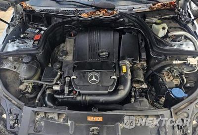 Zdjęcie 8 z 10 samochodu: 2013 MERCEDES-BENZ C 250 VIN:WDDGJ4HB0DF995087 - miniatura