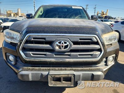 Piąte zdjęcie samochodu w środku: 2017 TOYOTA TACOMA SR5 V6 VIN:3TMAZ5CN4HM050598 - miniatura