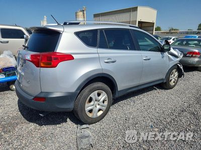 Trzecie zdjęcie samochodu z tyłu: 2015 TOYOTA RAV4 LE VIN:JTMBFREV7FD157882 - miniatura