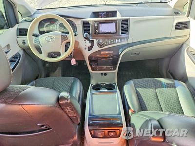 Zdjęcie 8 z 14 samochodu: 2013 TOYOTA SIENNA SPORT VIN:5TDXK3DC7DS300927 - miniatura