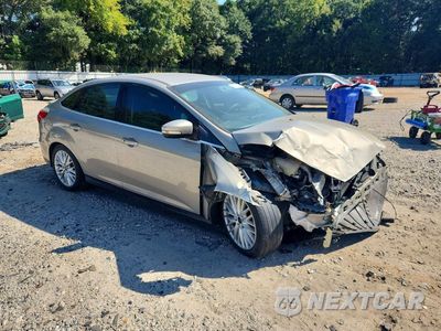 Czwarte zdjęcie samochodu z boku: 2015 FORD FOCUS TITANIUM VIN:1FADP3J25FL259143 - miniatura