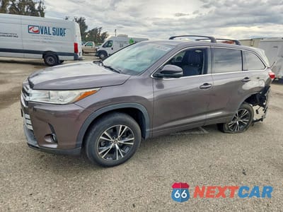 2017 TOYOTA HIGHLANDER LE PLUS 5TDZZRFH7HS198308 - główne zdjęcie licytacji z USA - miniatura