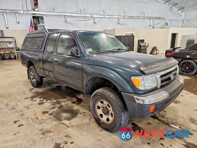 Czwarte zdjęcie samochodu z boku: 1998 TOYOTA TACOMA V6 VIN:4TAWN72N8WZ172967 - miniatura