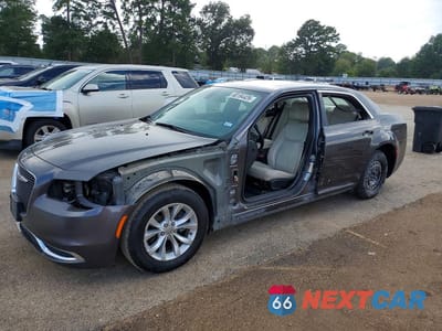 2015 CHRYSLER 300 LIMITED 2C3CCAAG6FH781184 - główne zdjęcie licytacji z USA - miniatura