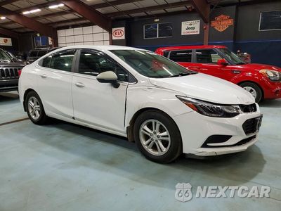 Czwarte zdjęcie samochodu z boku: 2018 CHEVROLET CRUZE LT VIN:1G1BE5SM5J7176082 - miniatura