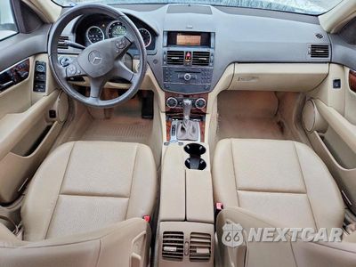 Zdjęcie 8 z 12 samochodu: 2009 MERCEDES-BENZ C 300 VIN:WDDGF54X49R054353 - miniatura