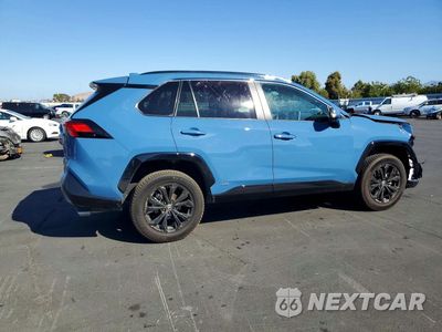 Trzecie zdjęcie samochodu z tyłu: 2025 TOYOTA RAV4 SE VIN:4T3T6RFV7SU183690 - miniatura
