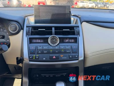 Zdjęcie 10 z 12 samochodu: 2017 LEXUS NX 200T BASE VIN:JTJBARBZ2H2103083 - miniatura
