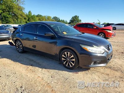 Czwarte zdjęcie samochodu z boku: 2017 NISSAN ALTIMA 2.5 SV VIN:1N4AL3AP9HC272331 - miniatura