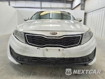 Piąte zdjęcie samochodu w środku: 2013 KIA OPTIMA HYBRID VIN:KNAGM4AD7D5046474 - miniatura