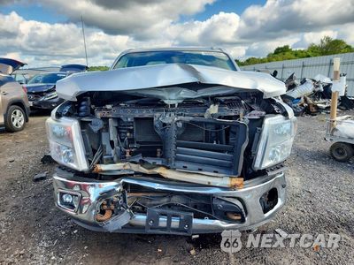 Piąte zdjęcie samochodu w środku: 2017 NISSAN TITAN SV VIN:1N6AA1E57HN510028 - miniatura