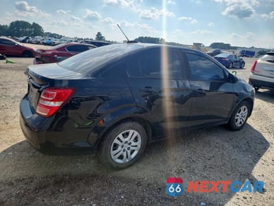 Trzecie zdjęcie samochodu z tyłu: 2018 CHEVROLET SONIC LS VIN:1G1JB5SH8J4115320 - miniatura