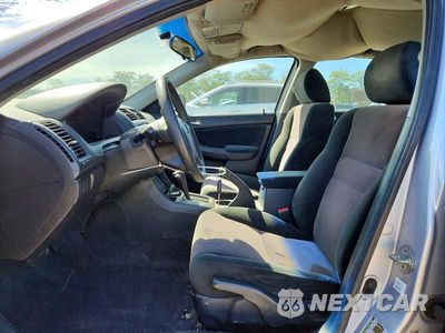Zdjęcie 7 z 12 samochodu: 2004 HONDA ACCORD LX VIN:1HGCM56364A024255 - miniatura