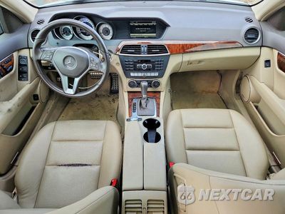 Zdjęcie 8 z 12 samochodu: 2013 MERCEDES-BENZ C 250 VIN:WDDGF4HB0DA782042 - miniatura