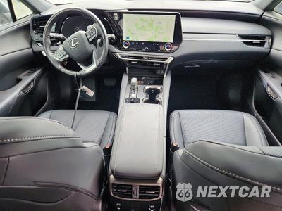 Zdjęcie 8 z 13 samochodu: 2025 LEXUS RX 350 PREMIUM VIN:JTJCHMAA9S2024015 - miniatura