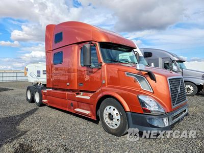 Czwarte zdjęcie samochodu z boku: 2016 VOLVO VNL SEMI TRUCK VIN:4V4NC9EG9GN931590 - miniatura