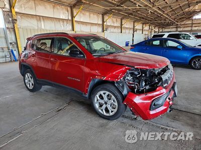 Czwarte zdjęcie samochodu z boku: 2025 JEEP COMPASS LATITUDE VIN:3C4NJDBN5ST547922 - miniatura